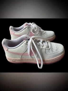 Nike Kids White and Light Pink Low-Top Sneakers